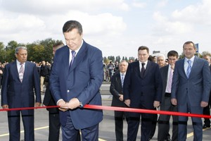 Виктор Янукович принял участие в открытии детского сада в Киевской области
